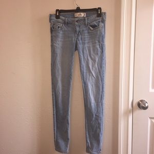 hollister light wash skinny jeans